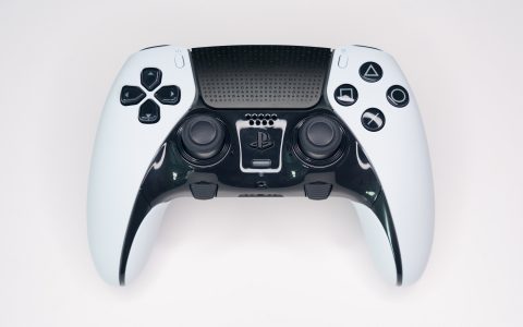 PS5 DualSense Edge 高效能控制器一手开箱 丰富自订功能满足各类型玩家需求